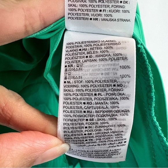 NWT Banana Republic Radiant One
Shoulder Top - M elegant Green Pleated - Picture 12 of 13